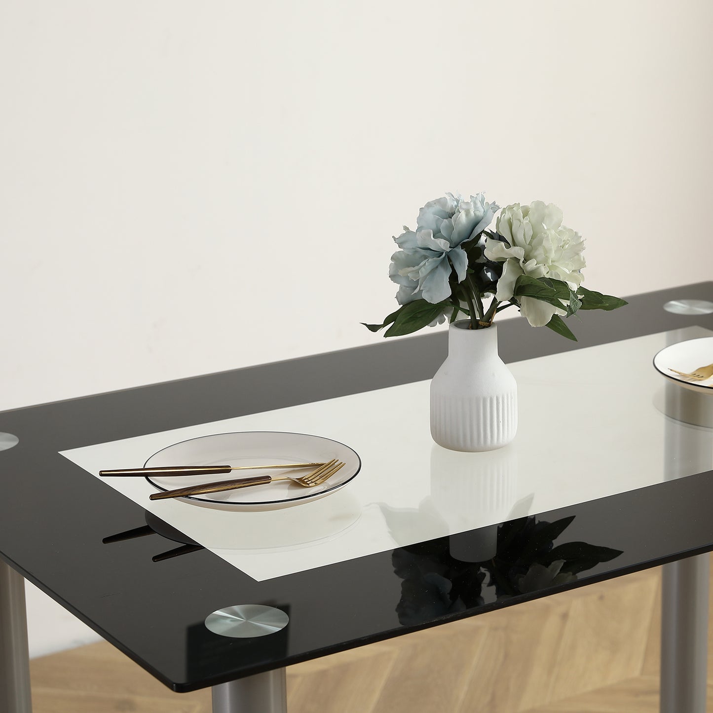 Easy Rectangular Dining Table, Black Edging Clear Glass Small Dining Table, 4-Seater Dining Table Composed of Stainless Steel Cylindrical Legs And Tempered Glass (Chairs Not Included)