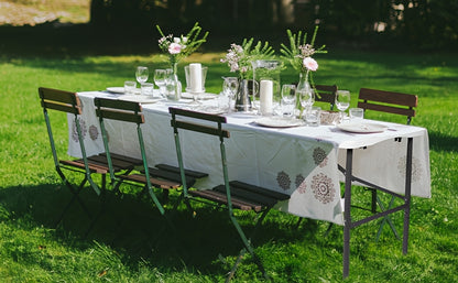 4 FEET/ 6FEET Plastic Barbecue Folding Table, Rectangular Center-Folding Portable Table with Carrying Handle - White
